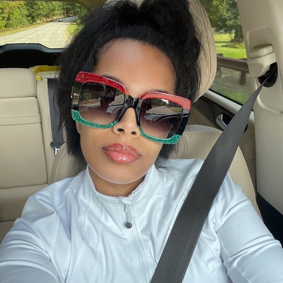 Meet your Posher, Sabrina - Picture 1 of 1